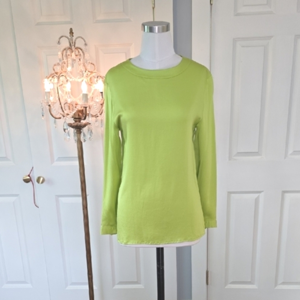 Chanel Silk Green Blouse w/ 11 Gold Buttons - Vintage